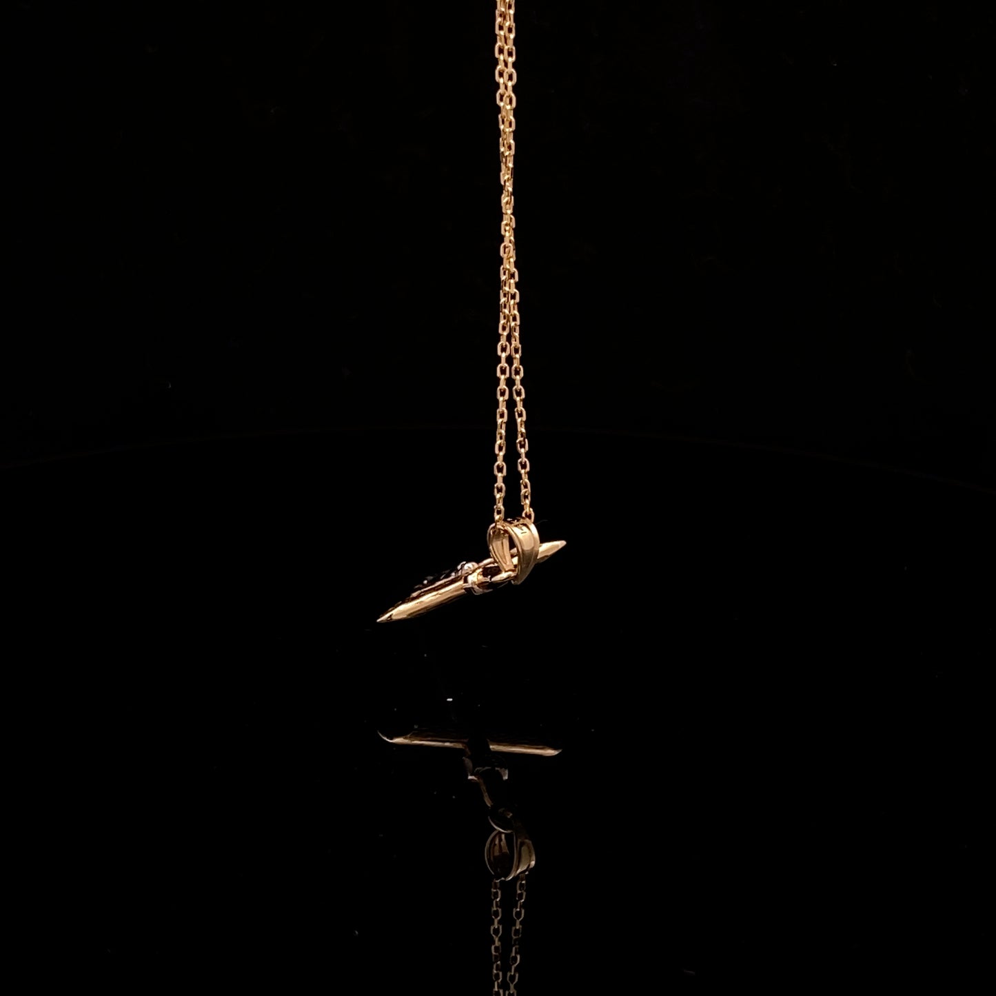 Dije de cruz de bebé en miniatura de oro amarillo de 14 quilates