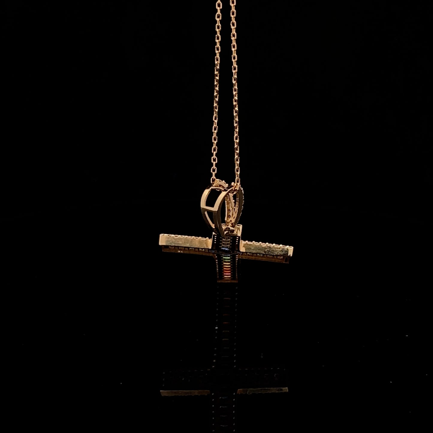 Dije de cruz de bebé en miniatura de oro amarillo de 14 quilates