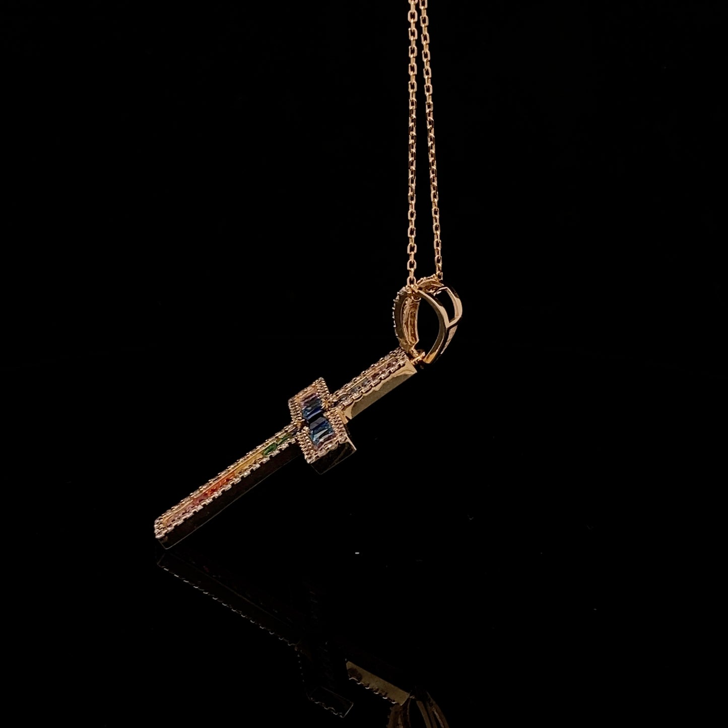 Dije de cruz de bebé en miniatura de oro amarillo de 14 quilates