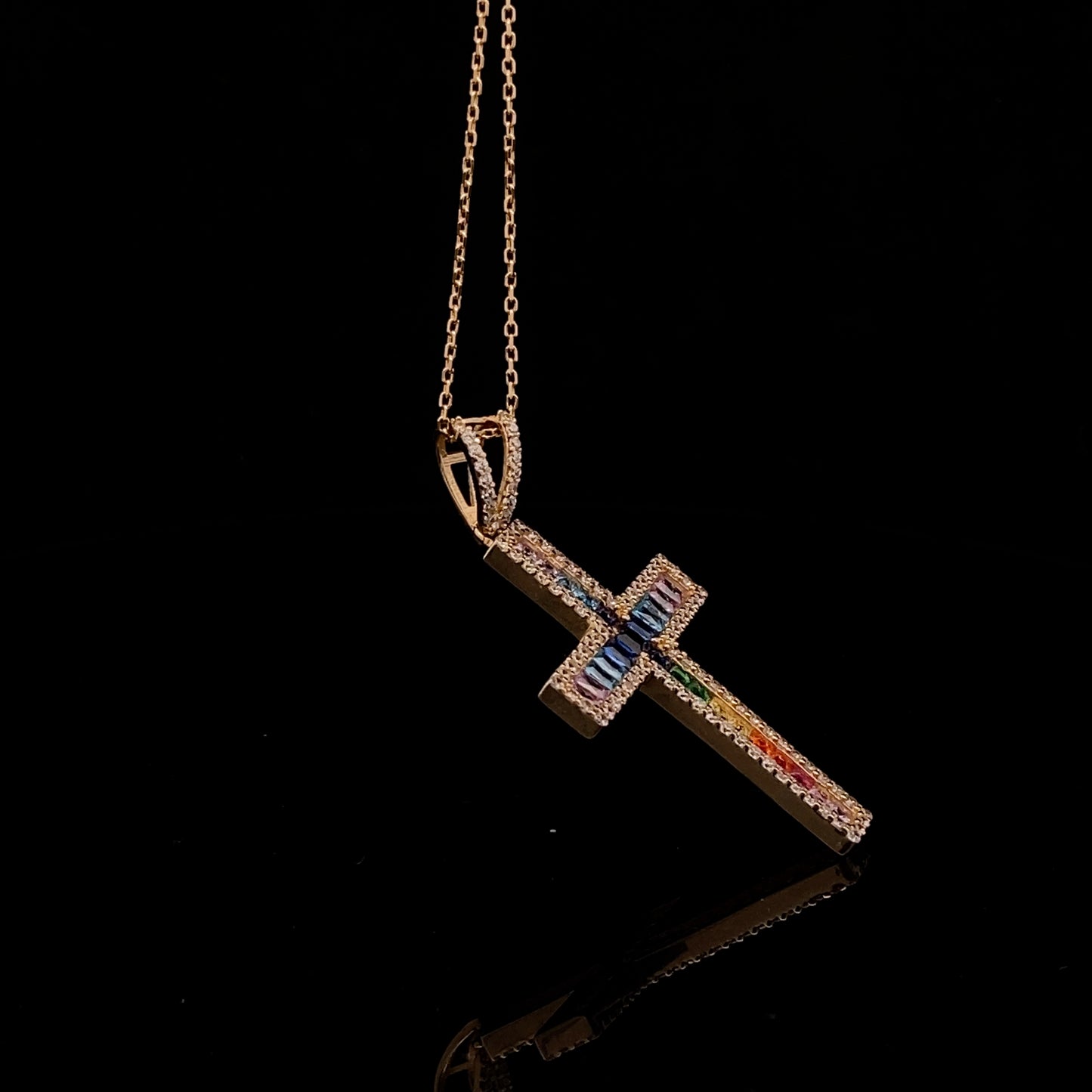Dije de cruz de bebé en miniatura de oro amarillo de 14 quilates