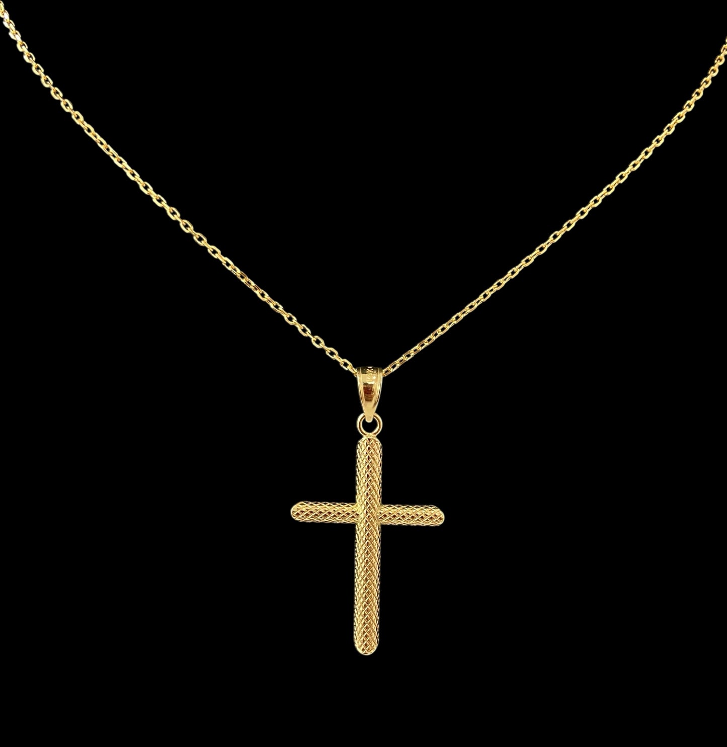 Dije de cruz de bebé en miniatura de oro amarillo de 14 quilates