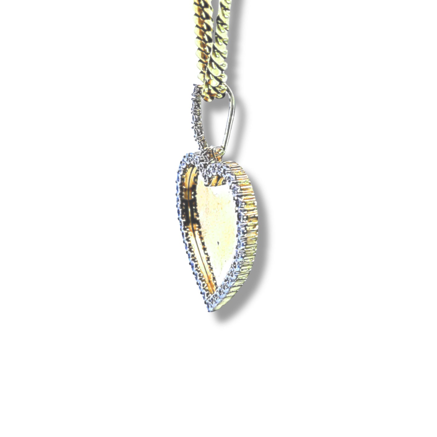 Colgante con imagen de corazón de diamantes y oro amarillo de 10 quilates