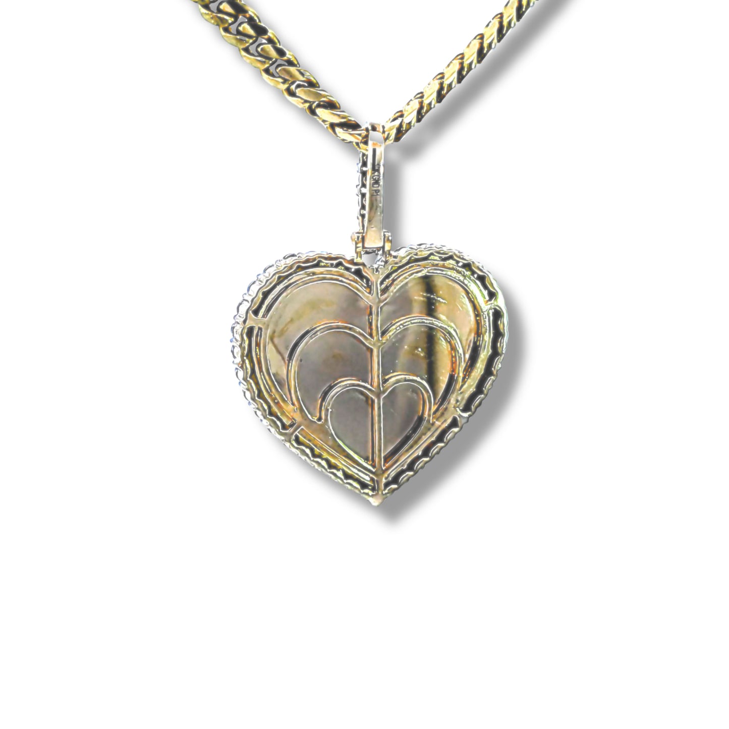 Colgante con imagen de corazón de diamantes y oro amarillo de 10 quilates