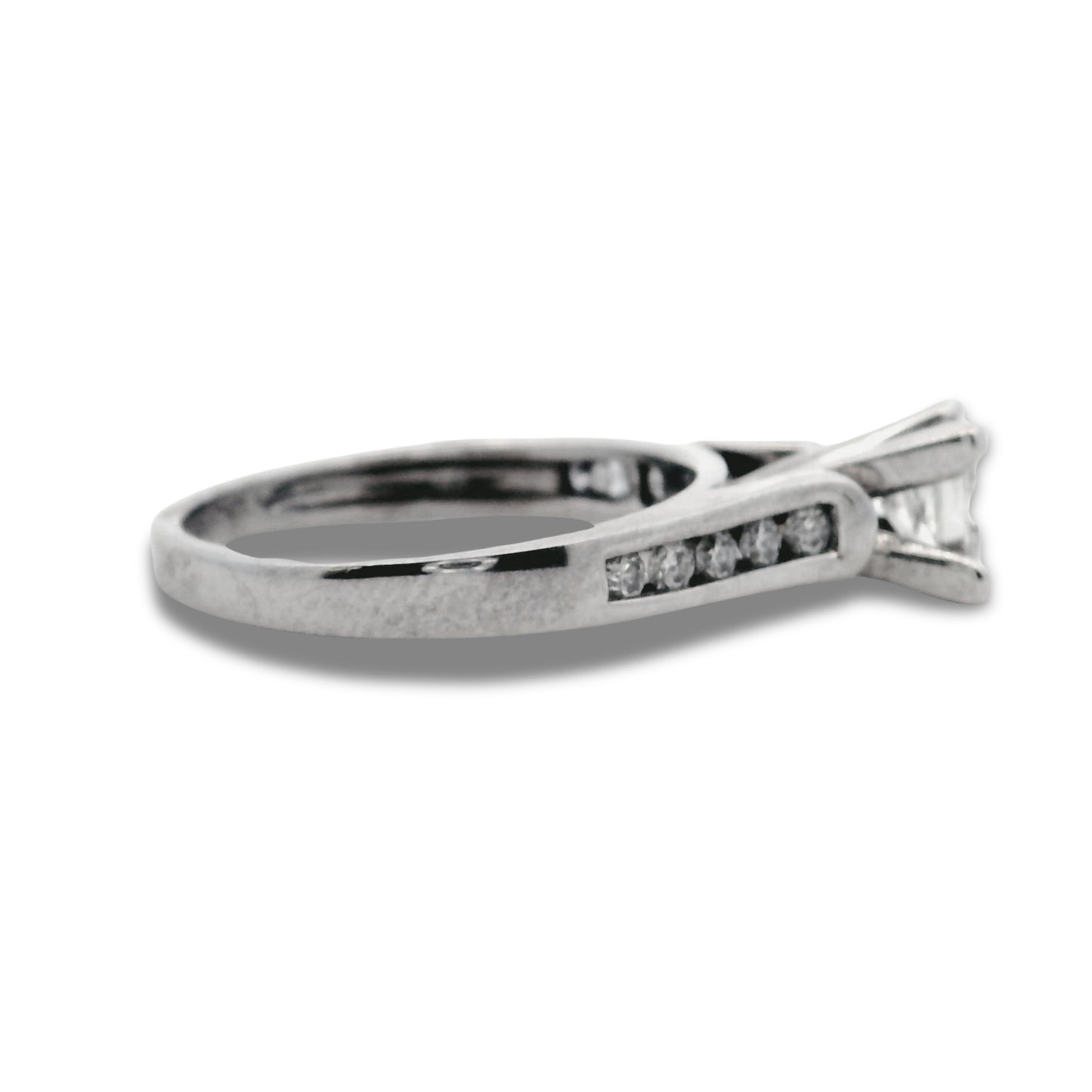 Bague de fiançailles en or blanc 14 carats avec diamant taille princesse