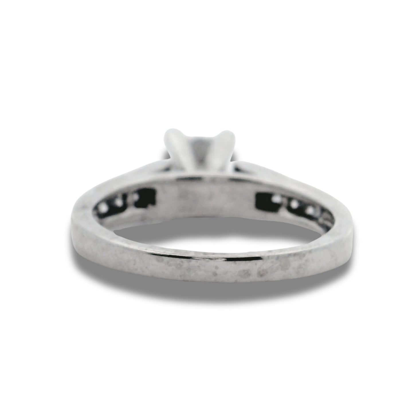 Bague de fiançailles en or blanc 14 carats avec diamant taille princesse