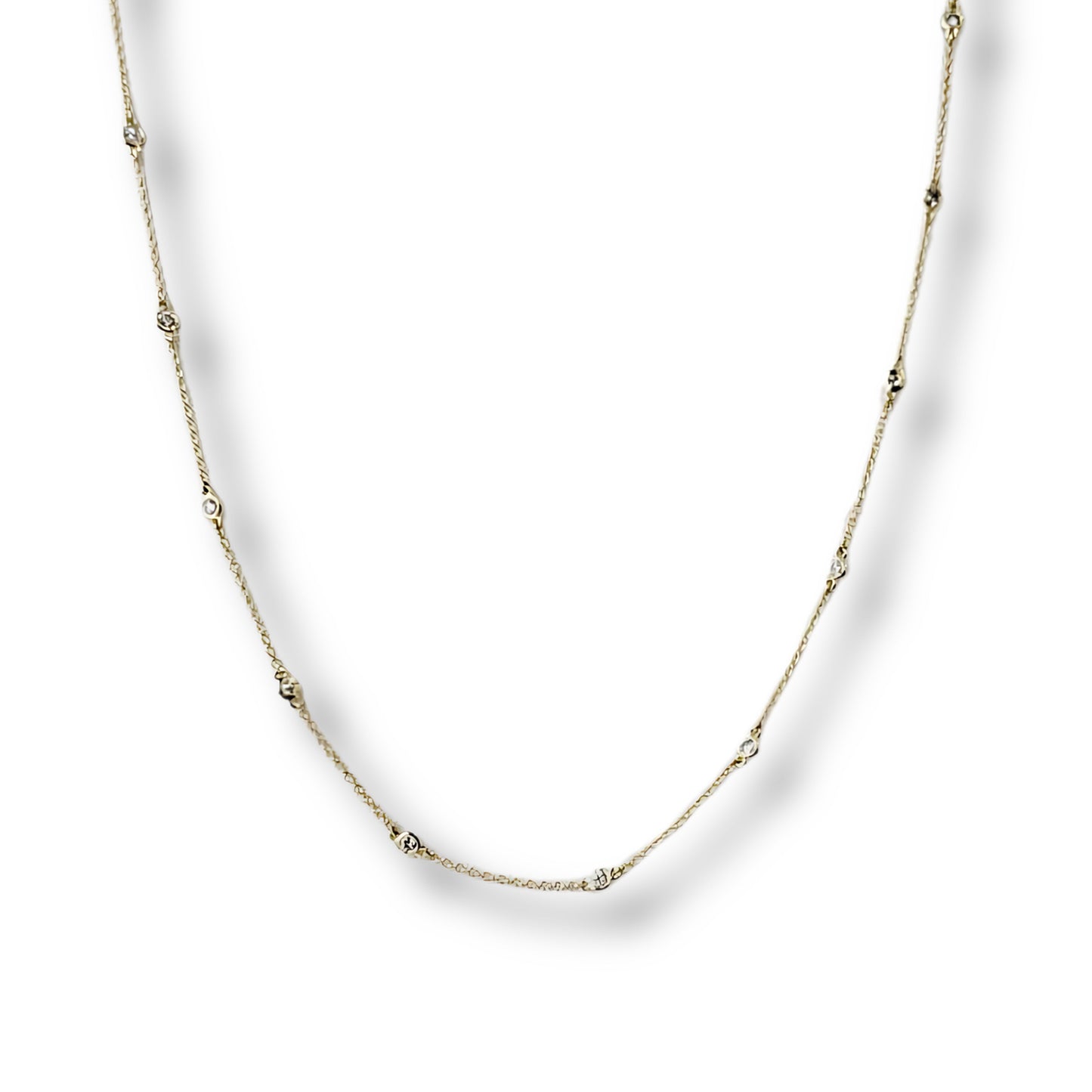 Collar de oro amarillo de 14 quilates con diamantes de 0,50 quilates