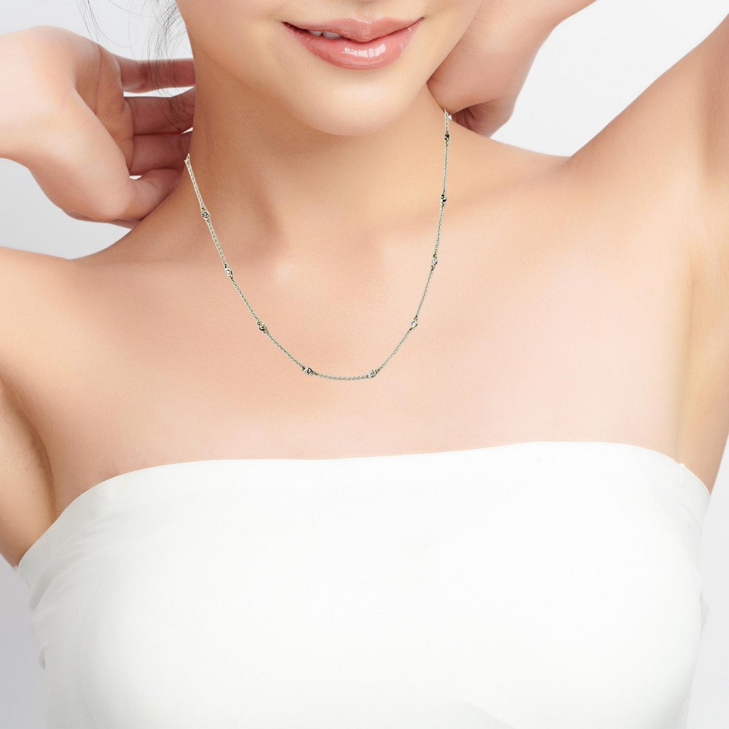 Collar de oro amarillo de 14 quilates con diamantes de 0,50 quilates