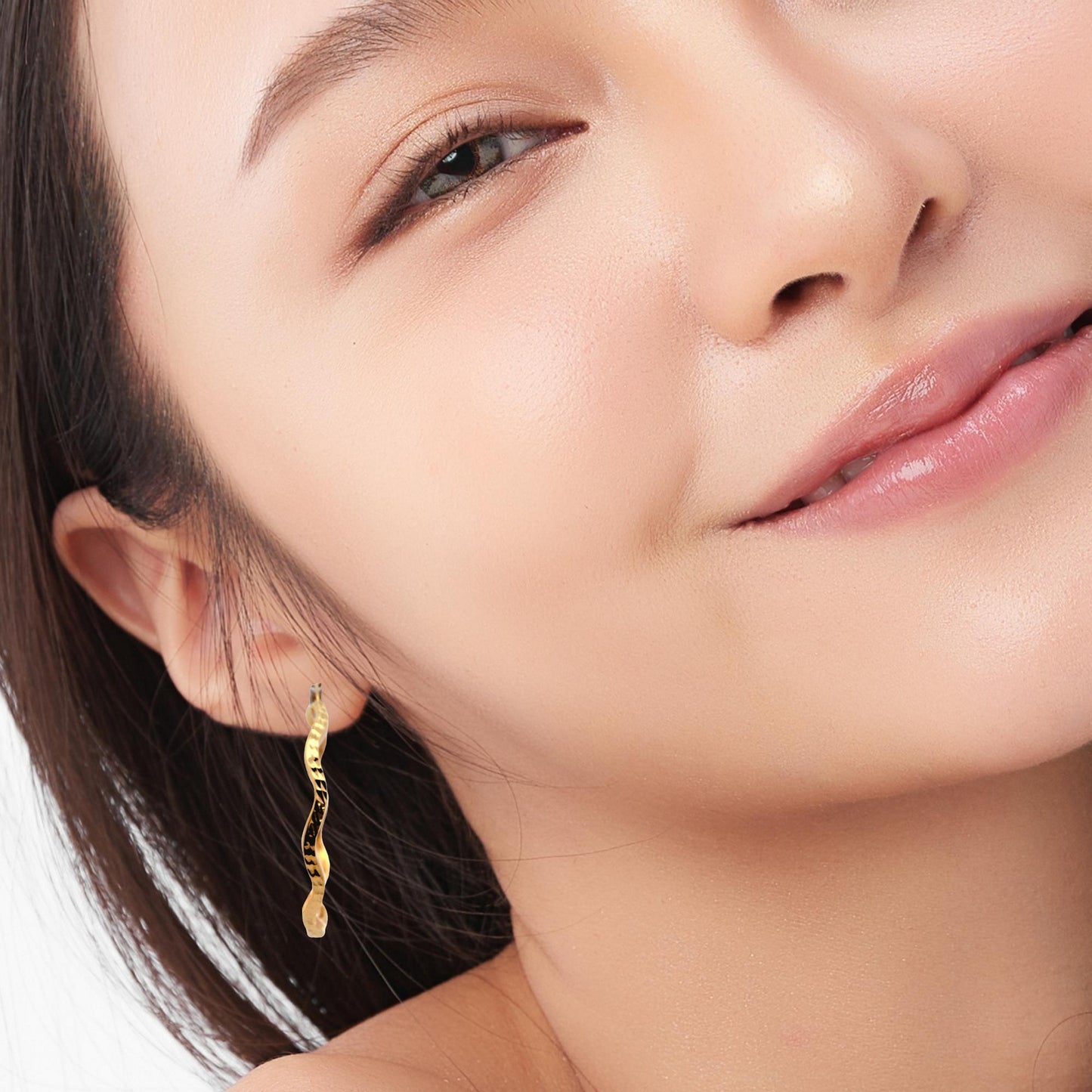 Boucles d'oreilles créoles torsadées de taille moyenne en or jaune 10 carats