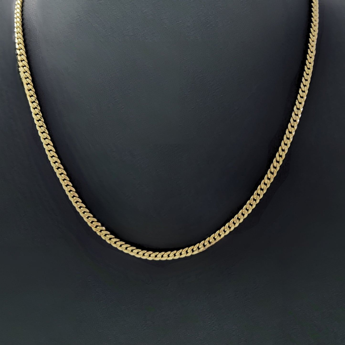 Cadena de eslabones cubanos de 22" en oro amarillo de 14 quilates