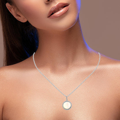 Pendentif photo en or jaune 10 carats avec diamants