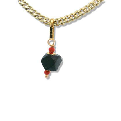 Breloque en or jaune 14 carats avec perles rouges et azabache