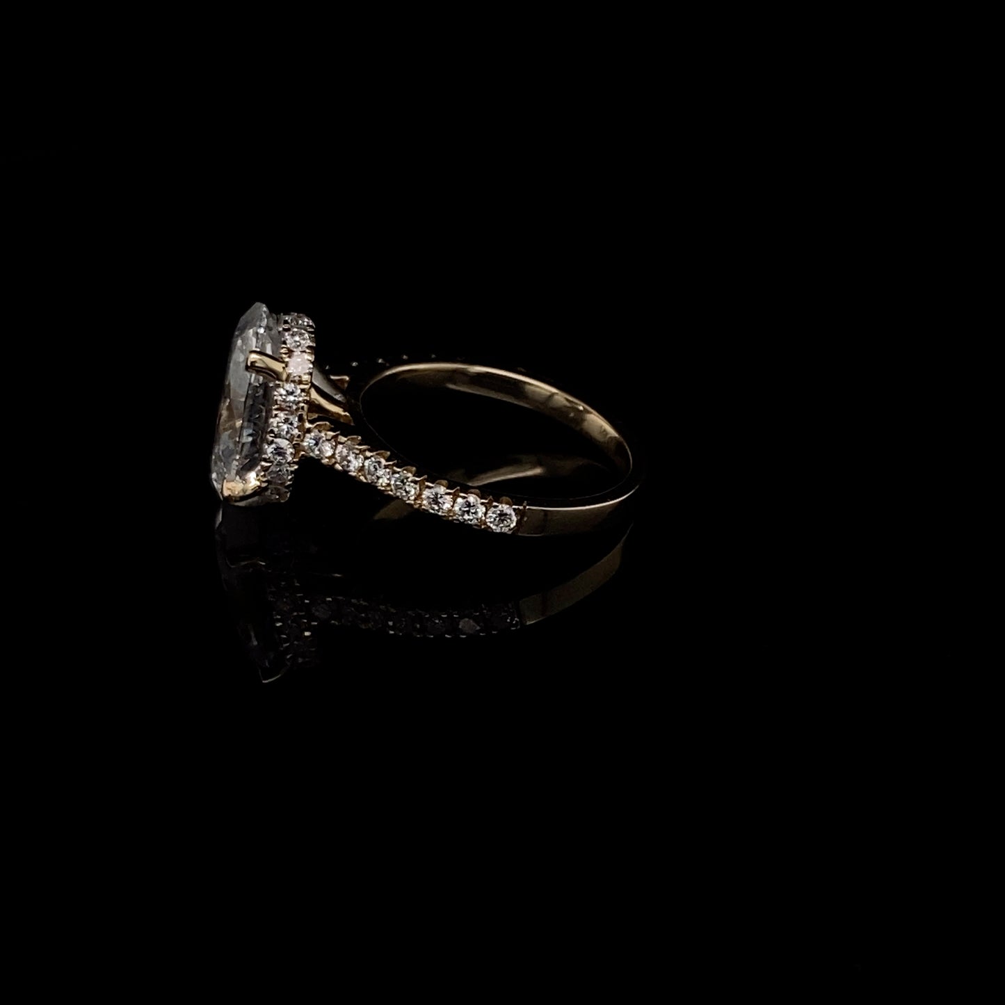 14KT Yellow Gold Oval-Cut Diamond Engagement Ring 4 carat
