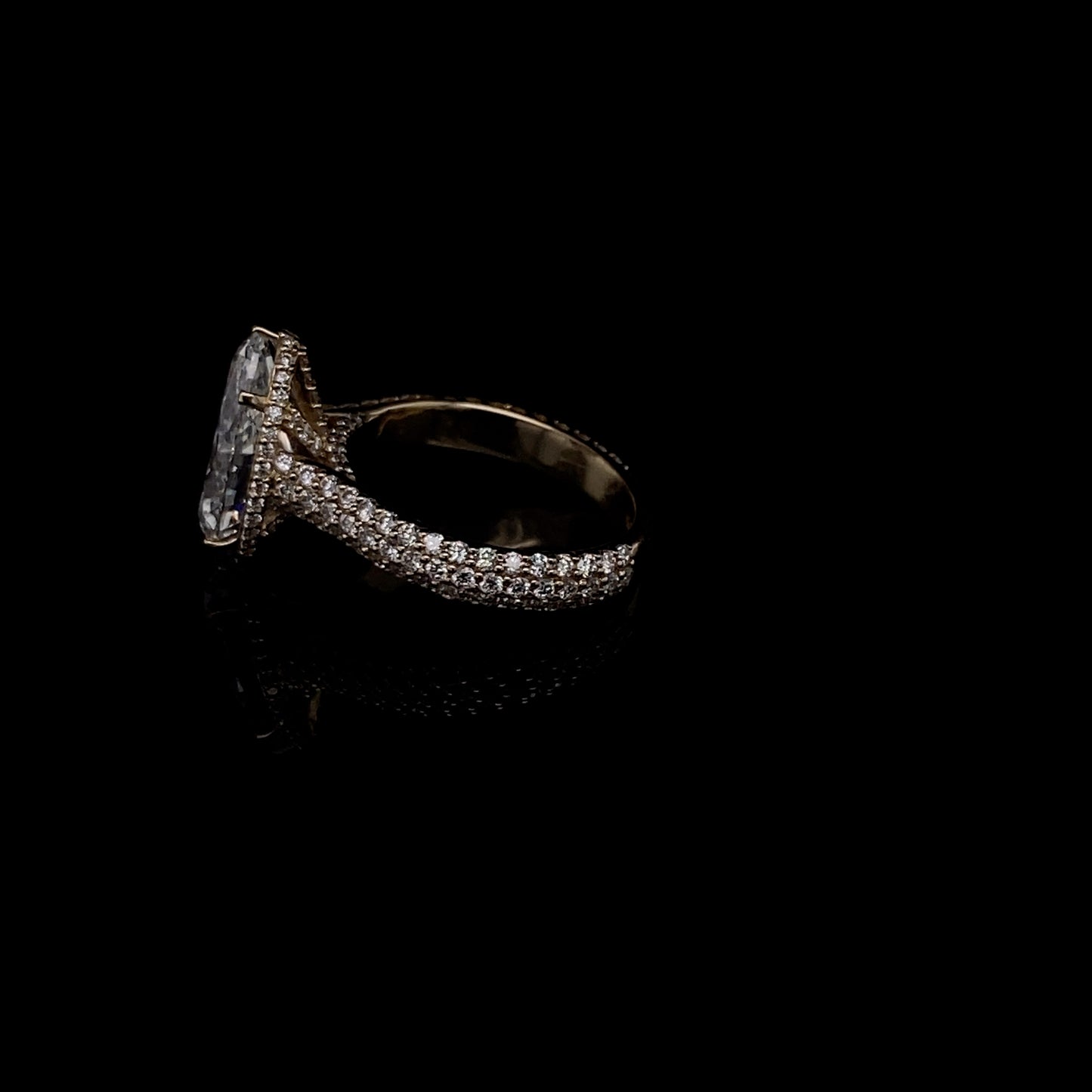 14KT Yellow Gold Pear-Cut Diamond Engagement Ring 4 carat