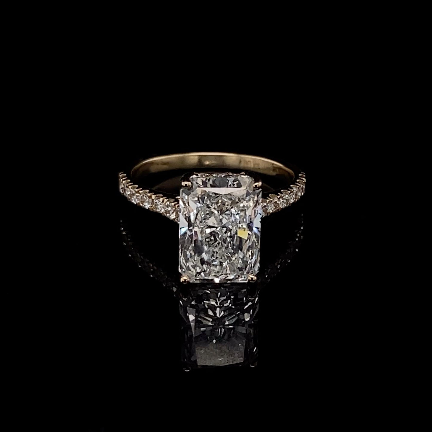 14KT Yellow Gold Cushion-Cut Diamond Engagement Ring 2.5 Carat