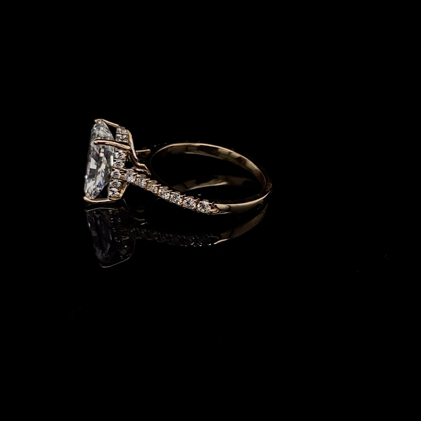 14KT Yellow Gold Cushion-Cut Diamond Engagement Ring 2.5 Carat