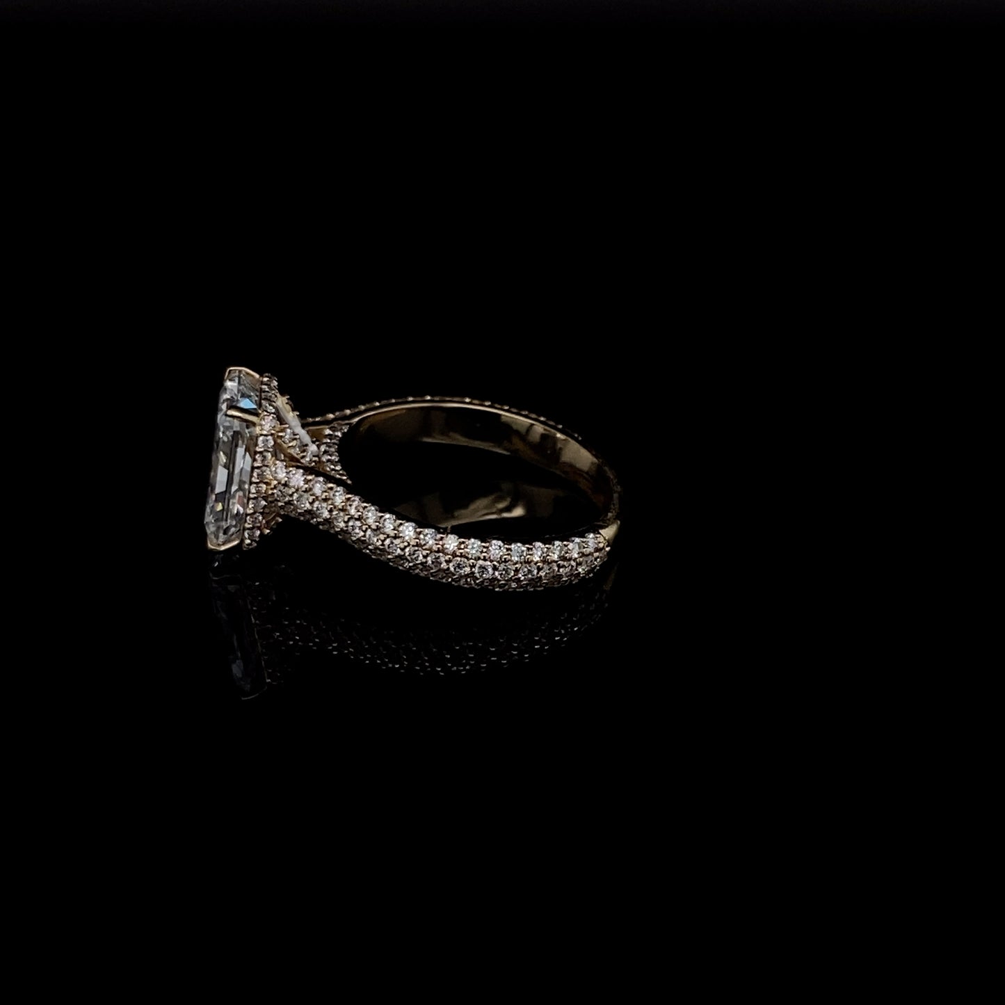 14KT Yellow Gold Radiant-Cut Diamond Engagement Ring 3.9 Carat
