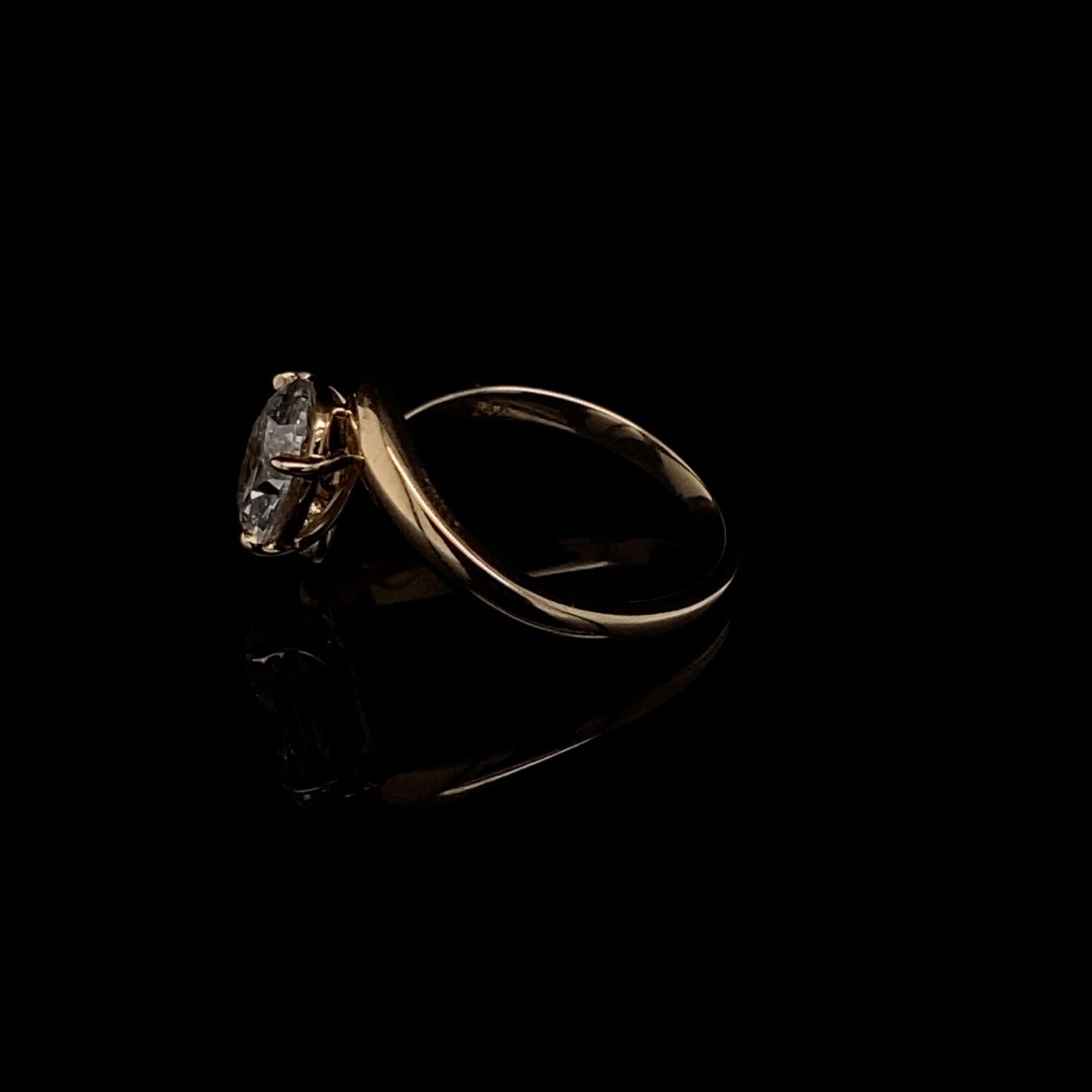 14KT Yellow Gold Oval-Cut Diamond Ring 1.5 Carat
