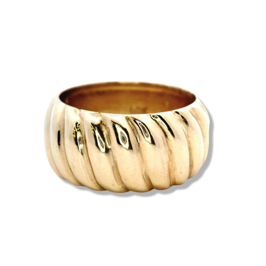 Bague en or jaune 10 carats avec motif tourbillon
