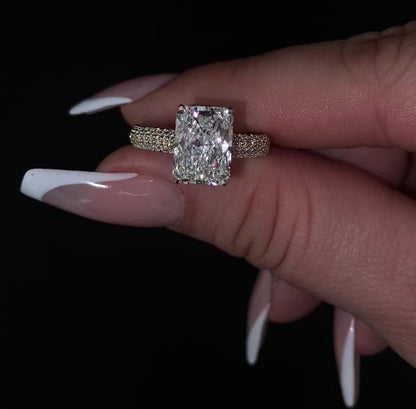 14KT Yellow Gold Radiant-Cut Diamond Engagement Ring 3.9 Carat
