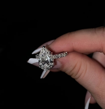 14KT White Gold Pear-Cut Diamond Engagement Ring 4.8 Carat