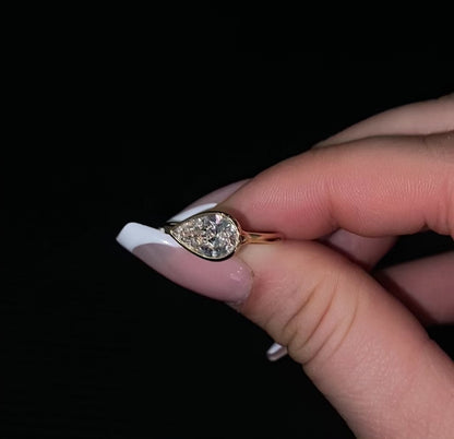 14KT Yellow Gold Pear-Cut Diamond Ring 1.5 Carat