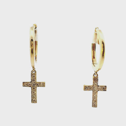 Boucles d'oreilles créoles en or jaune 10 carats et diamants avec breloque en forme de croix