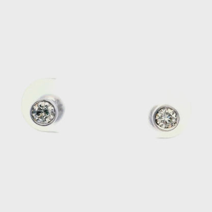 Boucles d'oreilles à tige en or blanc 14 carats avec diamants