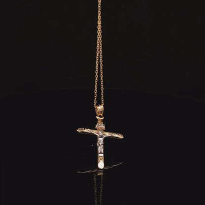Dije de cruz de bebé en miniatura de oro amarillo de 14 quilates