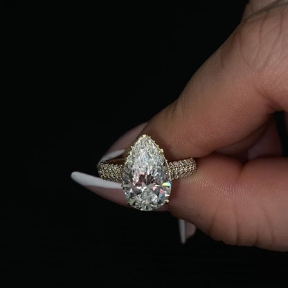 14KT Yellow Gold Pear-Cut Diamond Engagement Ring 4 carat