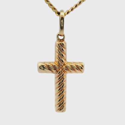 Breloque en or jaune 10 carats semi-solide en forme de croix torsadée