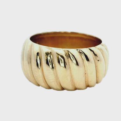 Bague en or jaune 10 carats avec motif tourbillon