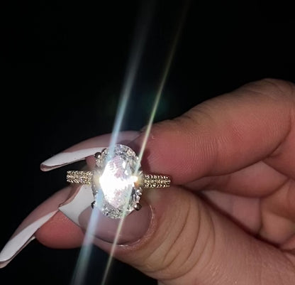 14KT Yellow Gold Oval-Cut Diamond Engagement Ring 4 carat